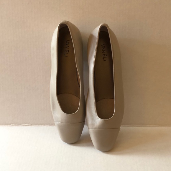 Vaneli Italian Leather Shoes - Picture 2 of 6